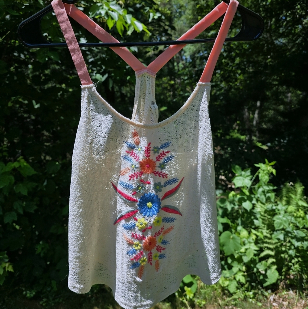 Embroidered Floral Crop Top